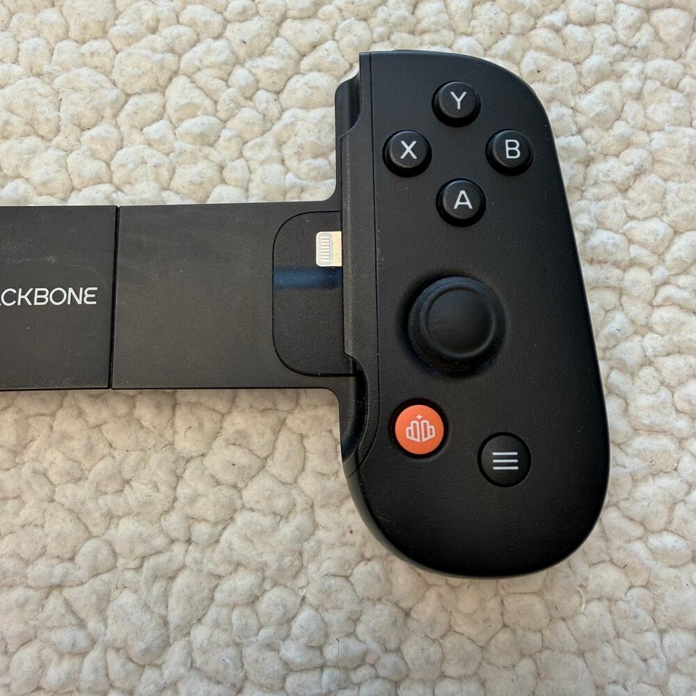 Backbone One Gaming Controller for iPhone, Lightning adapter only - Picture 4 of 8